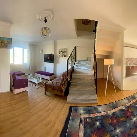 Cozy Near The Airport 4*