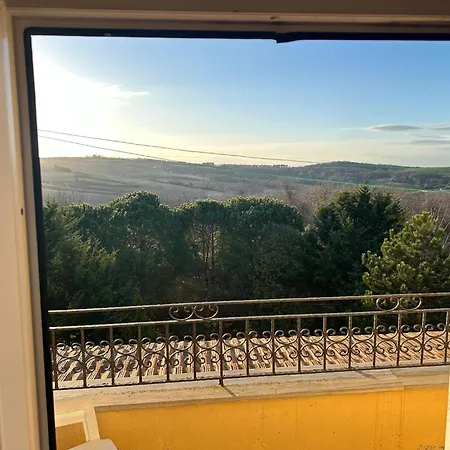 Cozy Near The Airport Konukevi 4*