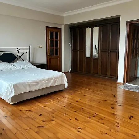Konukevi Cozy Near The Airport 4*